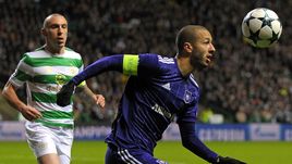 Как Софьян ХАННИ (справа) стал капитаном в "Андерлехте", никто не знает.