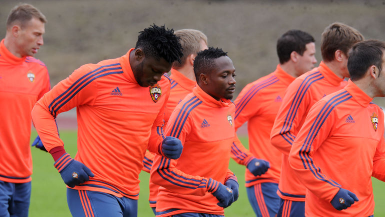 Аарон ОЛАНАРЕ и Ахмед МУСА. Фото Алексей ИВАНОВ Аарон ОЛАНАРЕ и Ахмед МУСА. Фото Алексей ИВАНОВ