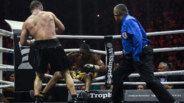 Суббота. Сочи. Мурат ГАССИЕВ нокаутировал Юниера ДОРТИКОСА.