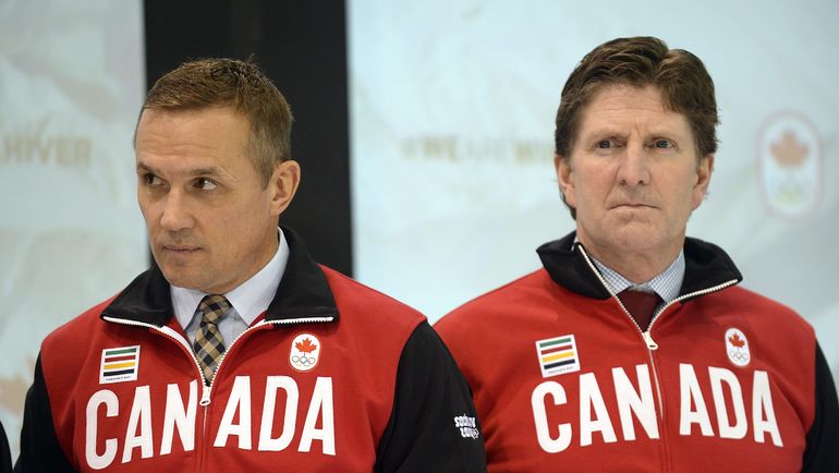 2014 год. Сочи. Генменджер сборной Канады Стив АЙЗЕРМАН (слева) и главный тренер Майк БЭБКОК. Фото REUTERS 2014 год. Сочи. Генменджер сборной Канады Стив АЙЗЕРМАН (слева) и главный тренер Майк БЭБКОК. Фото REUTERS
