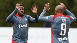 Понедельник. Марбелья. "Локомотив" - "Кальмар" - 1:1. Джефферсон ФАРФАН (слева) и АРИ празднуют гол.