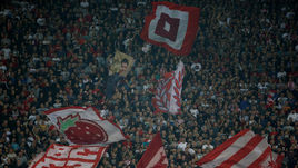 Болельщики "Црвены Звезды" на стадионе "Райко Митич".