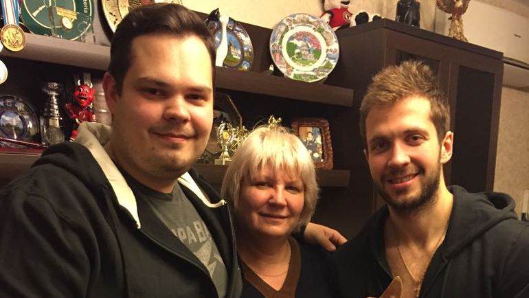 Светлана КУЧЕРОВА и два ее сына - Денис и Никита. Фото из архива мамы Никиты Кучерова Светлана КУЧЕРОВА и два ее сына - Денис и Никита. Фото из архива мамы Никиты Кучерова