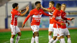 Среда. Марбелья. "Спартак" - "Спарта" - 2:1. Красно-белые праздную гол в ворота соперника.