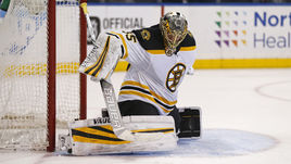 Среда. Нью-Йорк. "Рейнджерс" – "Бостон" – 1:6. Вратарь "Брюинз" Антон ХУДОБИН.