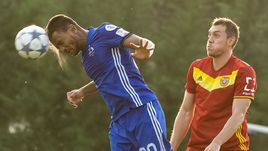 Вторник. Белек. "Арсенал" - "Динамо" Тб - 0:1. Артем ДЗЮБА (справа).