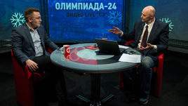 Пятница. Москва. Главный редактор ИД "Спорт-Экспресс" Максим МАКСИМОВ (слева) и один из ведущих live-студии, заместитель шефа отдела футбола "СЭ" Вячеслав КОРОТКИН.