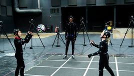 Маркус Рэшфорд с детьми на записи первых роликов.