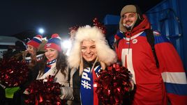 Пятница. Пхенчхан. Болельщики сборной России на церемонии открытия Олимпиады-2018.