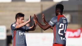 Суббота. Ла-Линеа-де-ла-Консепсьон. "Локомотив" - "Ференцварош" - 1:2. ЭДЕР (справа) - автор единственного гола "Локо" в этой игре.