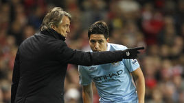 Роберто МАНЧИНИ (слева) и Самир НАСРИ в "Манчестер Сити" в 2011 году.