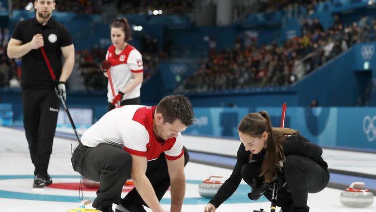 Анастасия БРЫЗГАЛОВА и Александр КРУШЕЛЬНИЦКИЙ (в черном) не смогли пройти в финал, но запомнились российским болельщикам. Фото REUTERS Анастасия БРЫЗГАЛОВА и Александр КРУШЕЛЬНИЦКИЙ (в черном) не смогли пройти в финал, но запомнились российским болельщикам. Фото REUTERS