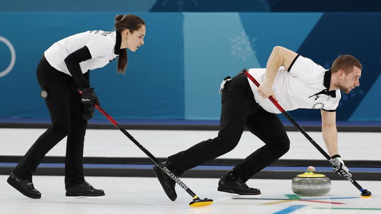 Анастасия БРЫЗГАЛОВА и Александр КРУШЕЛЬНИЦКИЙ в матче с Китаем. Фото REUTERS Анастасия БРЫЗГАЛОВА и Александр КРУШЕЛЬНИЦКИЙ в матче с Китаем. Фото REUTERS