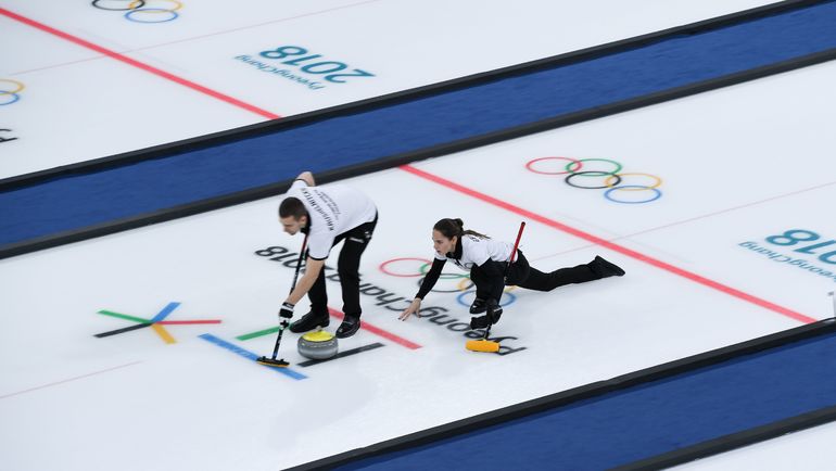 Анастасия БРЫЗГАЛОВА и Александр КРУШЕЛЬНИЦКИЙ в матче со Швейцарией. Фото AFP Анастасия БРЫЗГАЛОВА и Александр КРУШЕЛЬНИЦКИЙ в матче со Швейцарией. Фото AFP