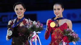 Евгения МЕДВЕДЕВА (слева) и Алина ЗАГИТОВА.