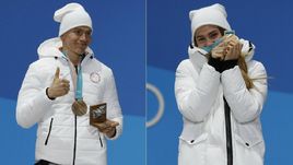 Среда. Пхенчхан. Бронзовые призеры Игр-2018 Александр БОЛЬШУНОВ (слева) и Юлия БЕЛОРУКОВА.
