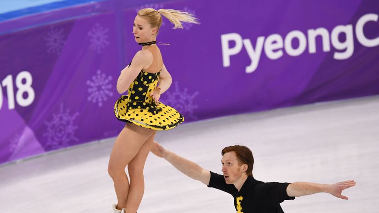 Четверг. Пхенчхан. Евгения ТАРАСОВА и Владимир МОРОЗОВ. Фото AFP Четверг. Пхенчхан. Евгения ТАРАСОВА и Владимир МОРОЗОВ. Фото AFP