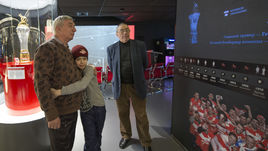 1 февраля. Москва. Запись программы "Начистоту" Александра ЛЬВОВА с участием Георгия ЯРЦЕВА (слева) и его внука Георгия ЯРЦЕВА-младшего в музее "Спартака".