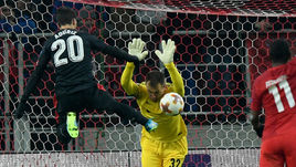 Четверг. Москва. Тушино. "Спартак" - "Атлетик" - 1:3. 39-я минута. Победный выпад Арица АДУРИСА.