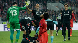 Вчера. Москва. Тушино. "Спартак" - "Атлетик" - 1:3. На три мяча испанской команды красно-белые смогли ответить лишь одним - голом ЛУИЗА АДРИАНУ.