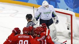 Пятница. Пхенчхан. Россия - Словения - 8:2. Россияне празднуют очередную шайбу в ворота словенцев.