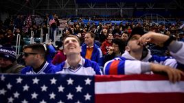 Русские и американцы встретились в Олимпийском парке перед хоккеем. Репортаж Зеленова