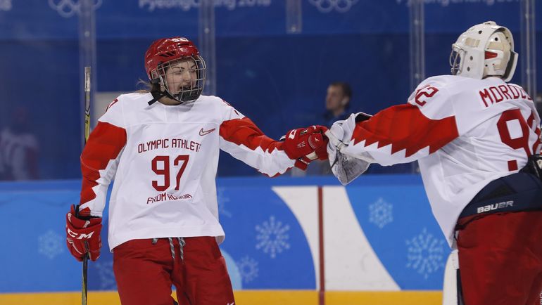 Сегодня. Каннын. Россия - Швейцария - 6:2. Анна ШОХИНА (слева). Фото REUTERS Сегодня. Каннын. Россия - Швейцария - 6:2. Анна ШОХИНА (слева). Фото REUTERS