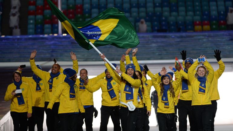 Жаклин МОРАН - знаменосец сборной Бразилии. Фото AFP Жаклин МОРАН - знаменосец сборной Бразилии. Фото AFP