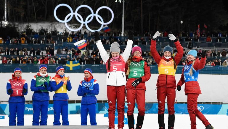 Российские лыжницы празднуют завоевание бронзы в эстафете. Фото REUTERS Российские лыжницы празднуют завоевание бронзы в эстафете. Фото REUTERS