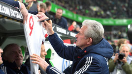 ВАР лишил "МЮ" гола, Левандовски и Роббен подарили Хайнкесу рекорд