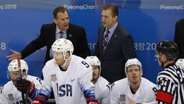 Сегодня. Пхенчхан. Россия - США - 4:0. Тренер американцев Тони ГРАНАТО (слева на заднем плане) остался недоволен своим визави.