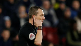 Суббота. Хаддерсфилд. "Хаддерсфилд" - "Манчестер Юнайтед" - 0:2. 45-я минута. Судья Кевин ФРЕНД после консультации с видеоарбитром отменил гол Хуана Маты из-за офсайда.