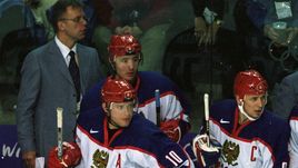 Игорь ЛАРИОНОВ, Илья КОВАЛЬЧУК, Павел БУРЕ и Вячеслав ФЕТИСОВ (справа налево) на Олимпиаде-2002. Последней, на которой хоккейная сборная России завоевала медали.