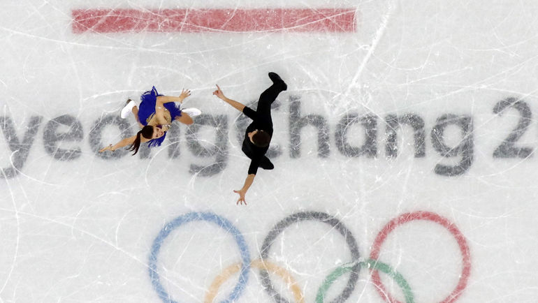 Екатерина БОБРОВА и Дмитрий СОЛОВЬЕВ на льду Пхенчхана. Фото REUTERS Екатерина БОБРОВА и Дмитрий СОЛОВЬЕВ на льду Пхенчхана. Фото REUTERS