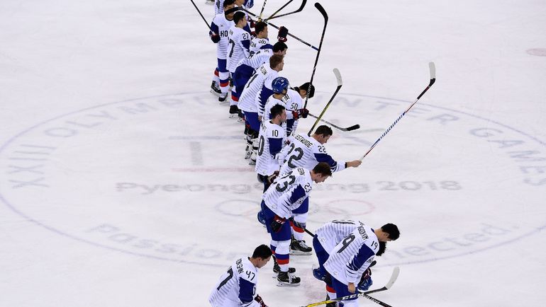 Вторник. Пхенчхан. Мужская сборная Кореи очень трогательно простилась с домашней Олимпиадой. Фото AFP Вторник. Пхенчхан. Мужская сборная Кореи очень трогательно простилась с домашней Олимпиадой. Фото AFP