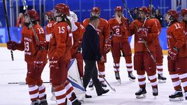 Среда. Пхенчхан. Финляндия - Россия - 3:2. Главный тренер сборной России Алексей ЧИСТЯКОВ и его игроки после поражения в матче за бронзу Олимпиады.