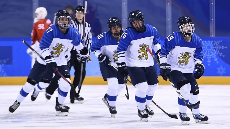 Петра НИЕМИ (справа) и ее партнерши по сборной Финляндии. Фото AFP Петра НИЕМИ (справа) и ее партнерши по сборной Финляндии. Фото AFP