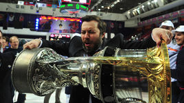 19 апреля 2016 года. Москва. ЦСКА - "Металлург" Мг - 1:3. празднует победу в Кубке Гагарина после седьмого матча финальной серии плей-офф КХЛ.