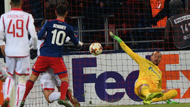 Среда. Москва. ЦСКА - "Црвена Звезда" - 1:0. 45+1-я минута. Победный гол Алана ДЗАГОЕВА.