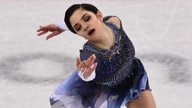Евгения МЕДВЕДЕВА на льду Пхенчхана - в короткой программе. Ее она представила не только в одиночном, но и командном турнире. Фото AFP Евгения МЕДВЕДЕВА на льду Пхенчхана - в короткой программе. Ее она представила не только в одиночном, но и командном турнире. Фото AFP