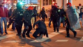 Четверг. Бильбао. У стадиона перед матчем "Атлетик" - "Спартак".