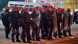 Четверг. Бильбао. У стадиона перед матчем "Атлетик" - "Спартак".