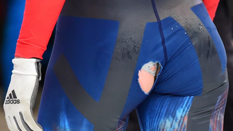 Этот кадр порванной экипировки Надежды Сергеевой был сделан 19 февраля 2014 года и обошел все агентства во время Олимпиады в Сочи. Фото AFP Этот кадр порванной экипировки Надежды Сергеевой был сделан 19 февраля 2014 года и обошел все агентства во время Олимпиады в Сочи. Фото AFP