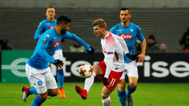 Тимо ВЕРНЕР (с мячом) и его "Лейпциг" в первом раунде плей-офф Лиги Европы прошли "Наполи".