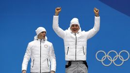 22 февраля. Пхенчхан. Александр БОЛЬШУНОВ (справа) и Денис СПИЦОВ - серебряные призеры в командном спринте.