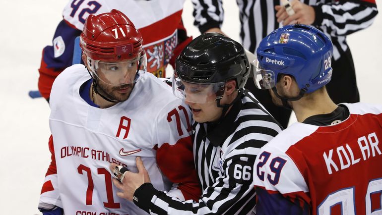 Пятница. Пхенчхан. Чехия - Россия - 0:3. Илья КОВАЛЬЧУК и Ян КОЛАРЖ. Фото REUTERS Пятница. Пхенчхан. Чехия - Россия - 0:3. Илья КОВАЛЬЧУК и Ян КОЛАРЖ. Фото REUTERS