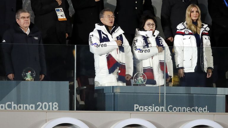 Воскресенье. Пхенчхан. Церемония закрытия Олимпийских игр. Президент МОК Томас БАХ (слева). Фото REUTERS Воскресенье. Пхенчхан. Церемония закрытия Олимпийских игр. Президент МОК Томас БАХ (слева). Фото REUTERS