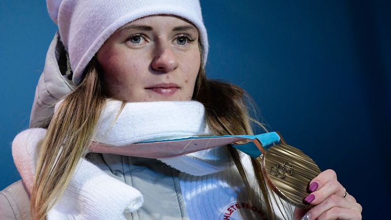 Наталья ВОРОНИНА с бронзовой медалью Олимпиады. Фото AFP Наталья ВОРОНИНА с бронзовой медалью Олимпиады. Фото AFP