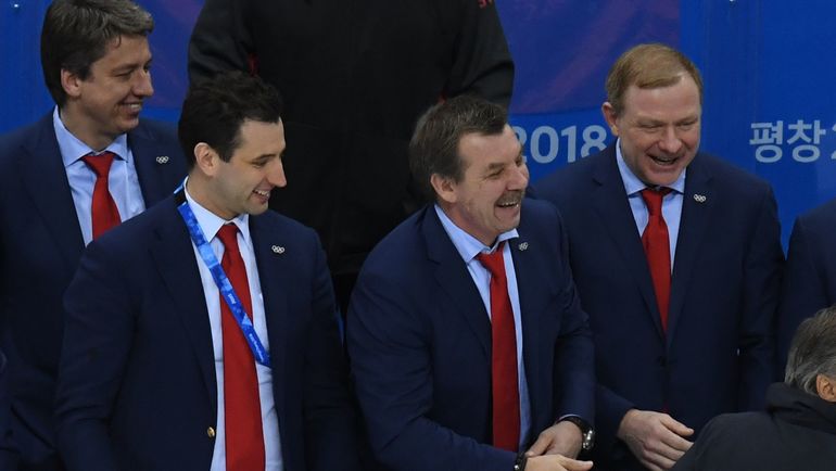 Штаб сборной России после финала (справа налево): Алексей ЖАМНОВ, Олег ЗНАРОК, Роман РОТЕНБЕРГ и Харийс ВИТОЛИНЬШ. Фото AFP Штаб сборной России после финала (справа налево): Алексей ЖАМНОВ, Олег ЗНАРОК, Роман РОТЕНБЕРГ и Харийс ВИТОЛИНЬШ. Фото AFP