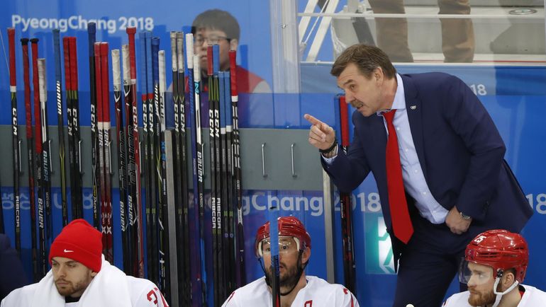 Олег ЗНАРОК и Илья КОВАЛЬЧУК (№71) на скамейке сборной России. Фото REUTERS Олег ЗНАРОК и Илья КОВАЛЬЧУК (№71) на скамейке сборной России. Фото REUTERS